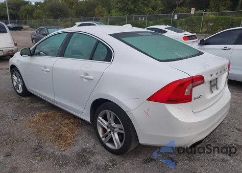 2015 Volvo S60 T5 Premier z USA, uszkodzony, nr VIN YV126MFK5F1344511